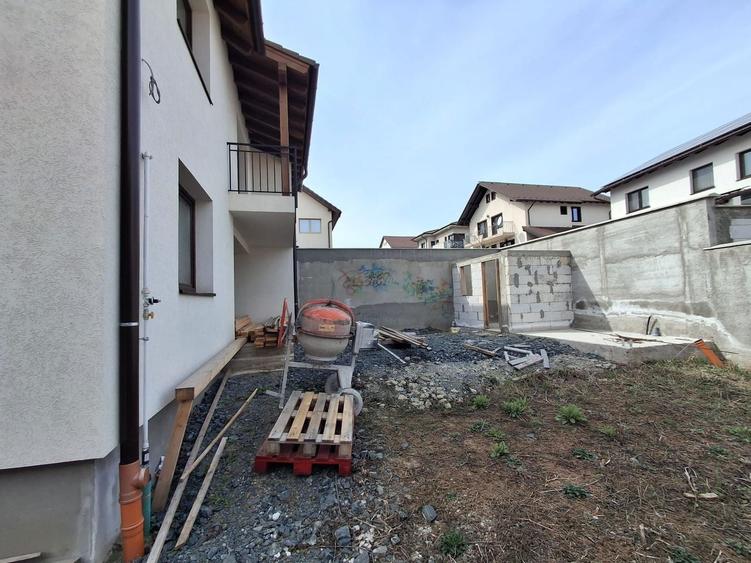 Duplex cu 3 camere cu Canalizare în Șelimbăr