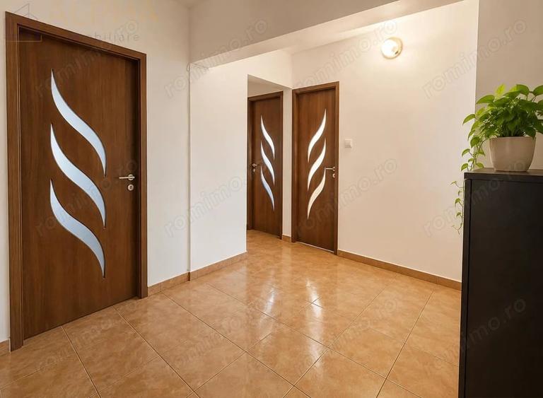 Apartament cu 3 camere în Independenței