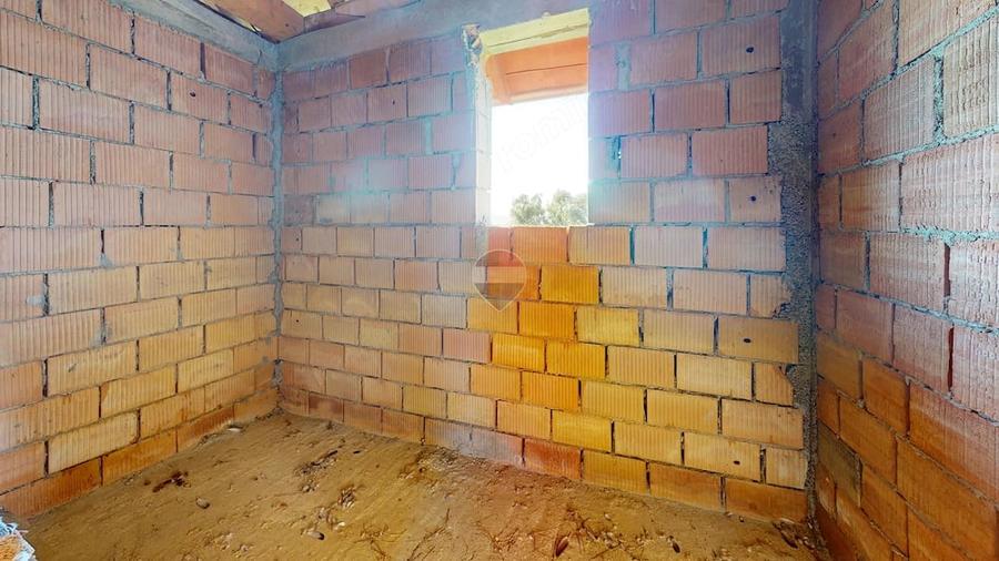Casă cu 5 camere cu Teren 1000 Mp în Cristian