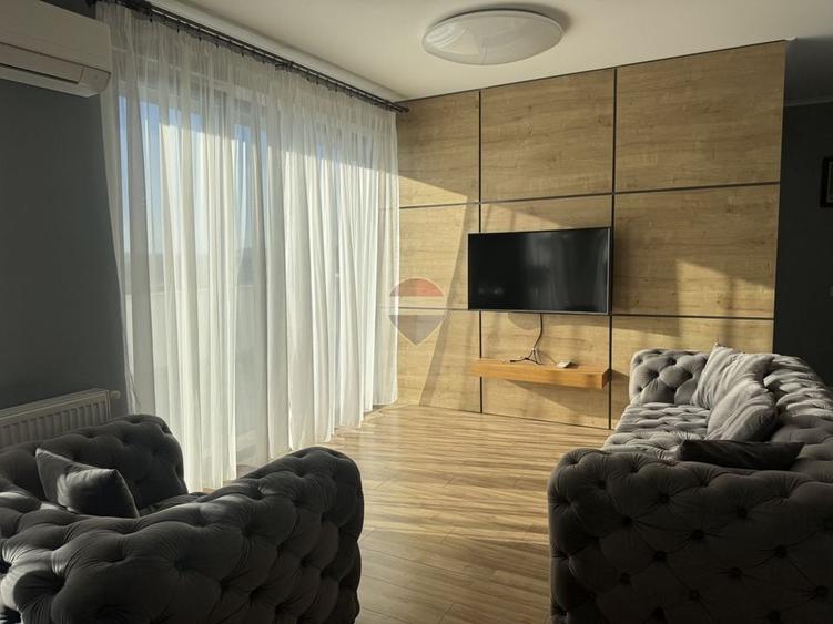 Apartament cu 3 camere semidecomandat, mobilat în Bună Ziua