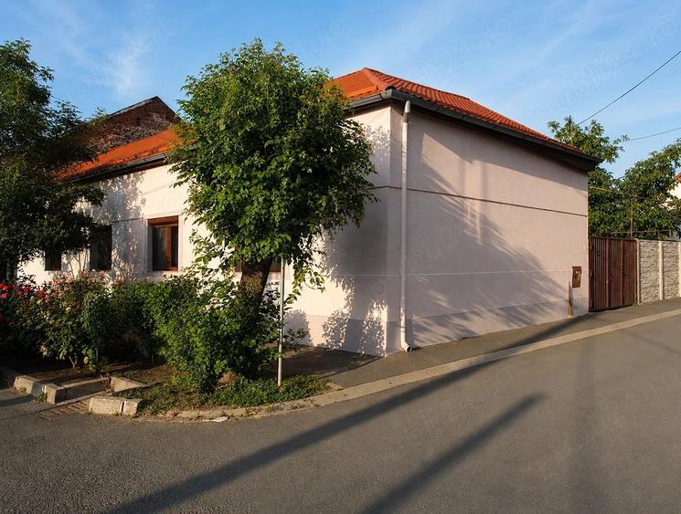 Casă cu 2 camere cu Teren 212 Mp în Boul Roșu