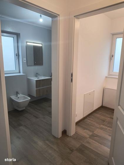 Casă cu 5 camere cu Teren 500 Mp în Borș