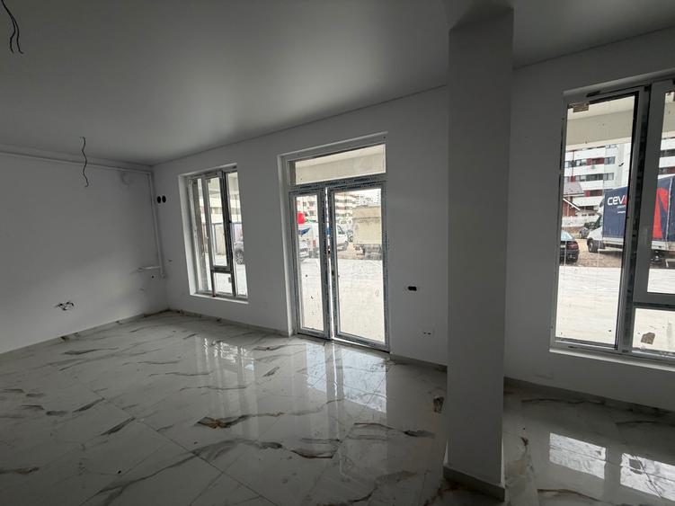 Spațiu comercial, de 40 mp, în Roșu