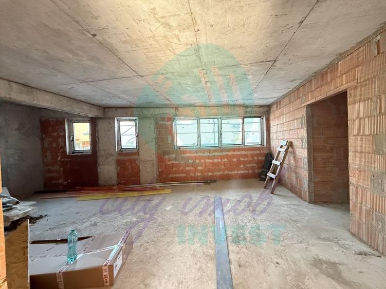 Apartament cu 3 camere semidecomandat în Tineretului