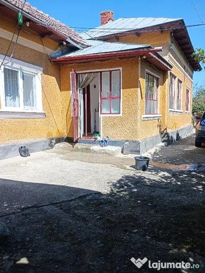 Casă cu 7 camere în Păuleasca