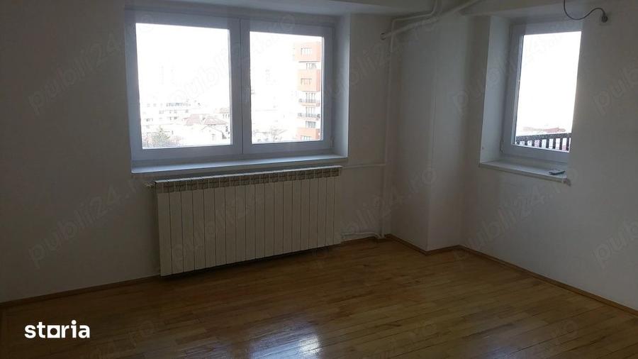 Apartament cu 4 camere în Centrul Civic