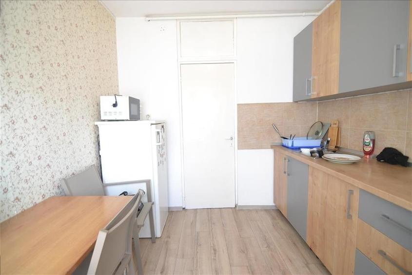Apartament cu 3 camere decomandat în Vlahuță