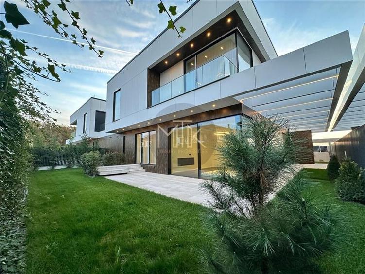 Casă individuală cu 6 camere cu Canalizare în Pipera