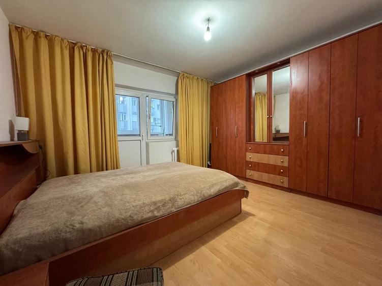 Apartament cu 3 camere decomandat în Nerva Traian