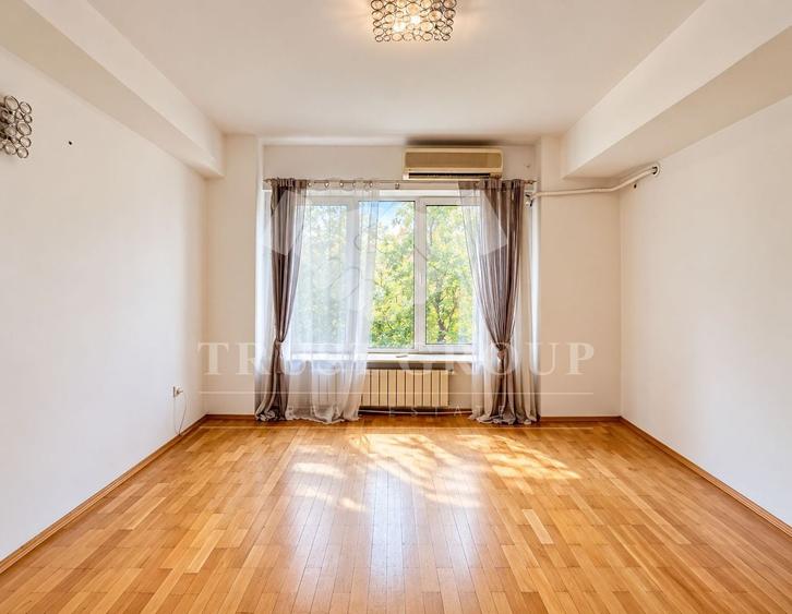 Apartament cu 4 camere decomandat în Primăverii