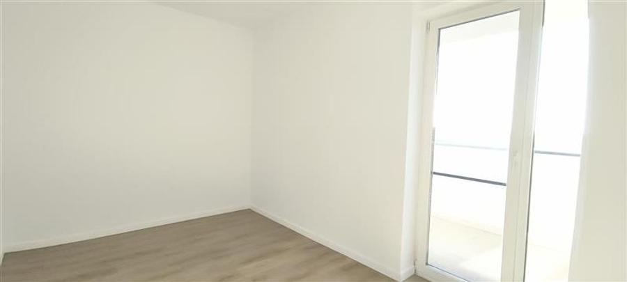Apartament cu 3 camere nedecomandat în Aradului
