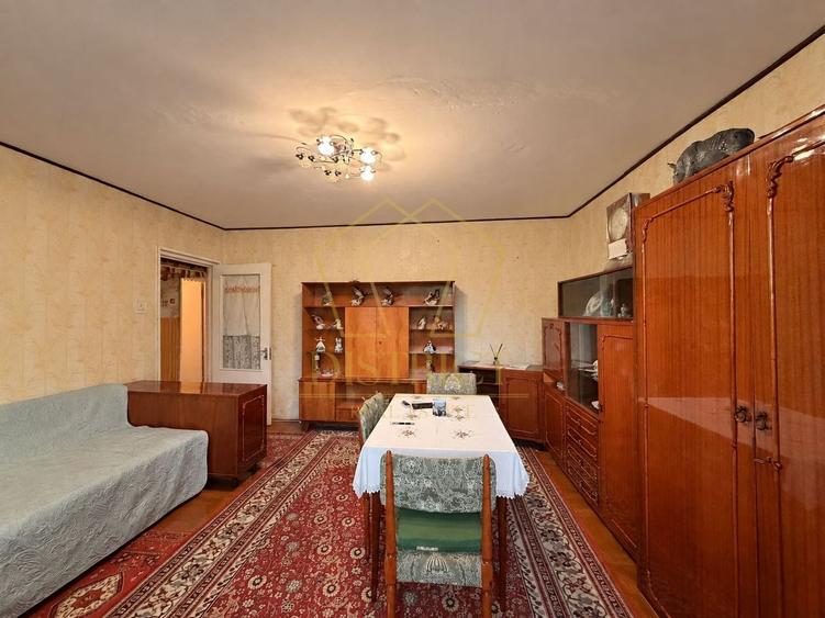 Apartament cu 3 camere decomandat în Buziașului