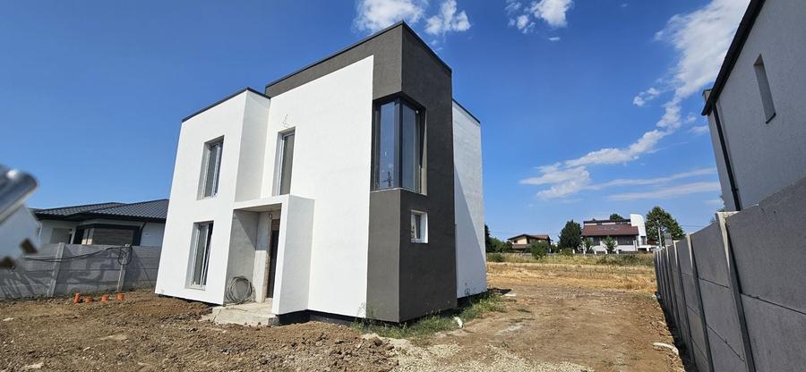 Casă cu 4 camere în Berceni