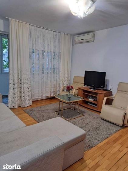 Apartament cu 3 camere semidecomandat, mobilat în Drumul Taberei