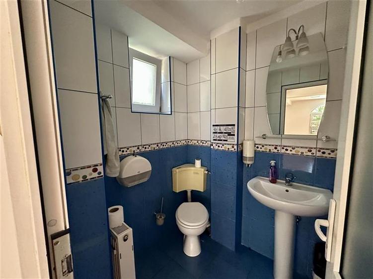 Birou, de 88 mp, în Central