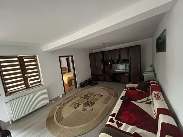 Casă cu 4 camere în Lumina