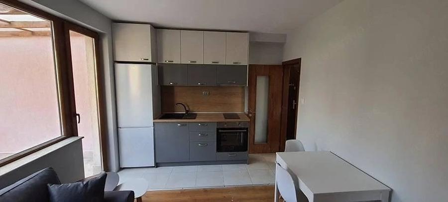 Apartament cu 2 camere decomandat în Crângași