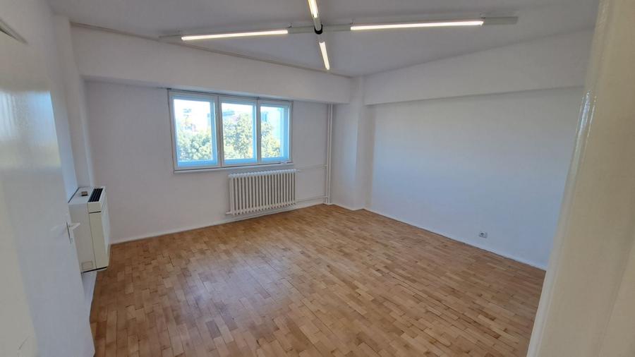 Apartament cu 4 camere decomandat în P-ța Unirii
