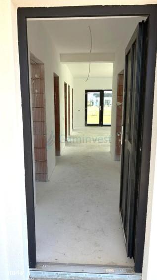 Casă cu 4 camere cu Teren 553 Mp în Sântandrei