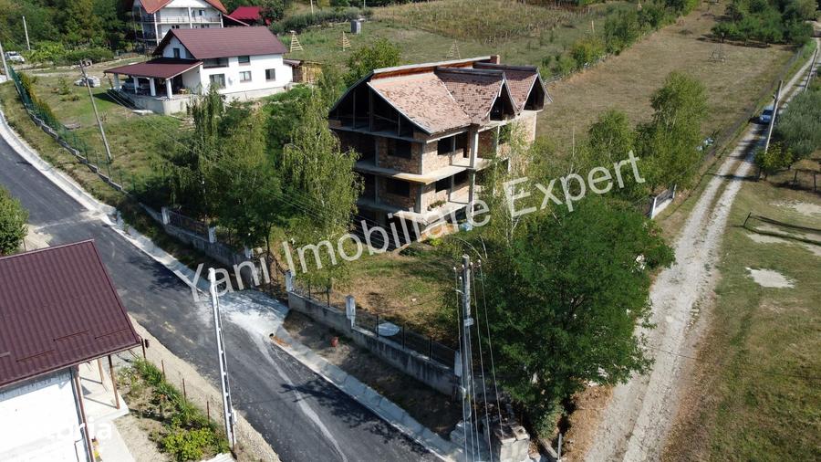 Casă cu 4 camere cu Teren 1000 Mp în Valea Danului