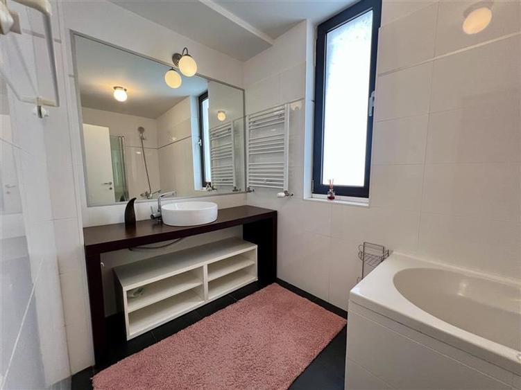 Apartament cu 5 camere decomandat, mobilat în Herăstrău