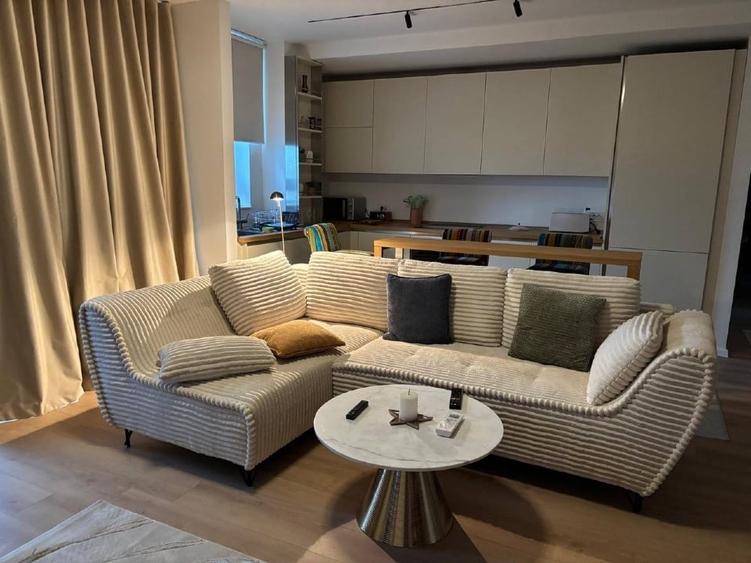 Apartament cu 3 camere decomandat, mobilat în Tractorul