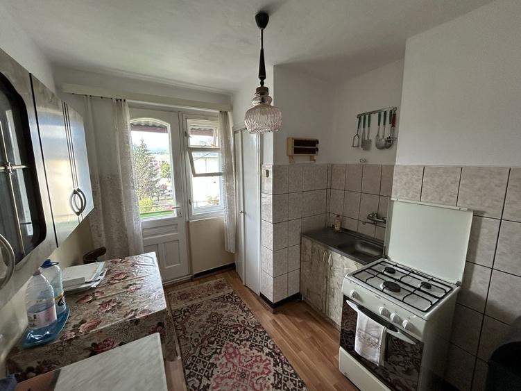 Apartament cu 3 camere semidecomandat în Central