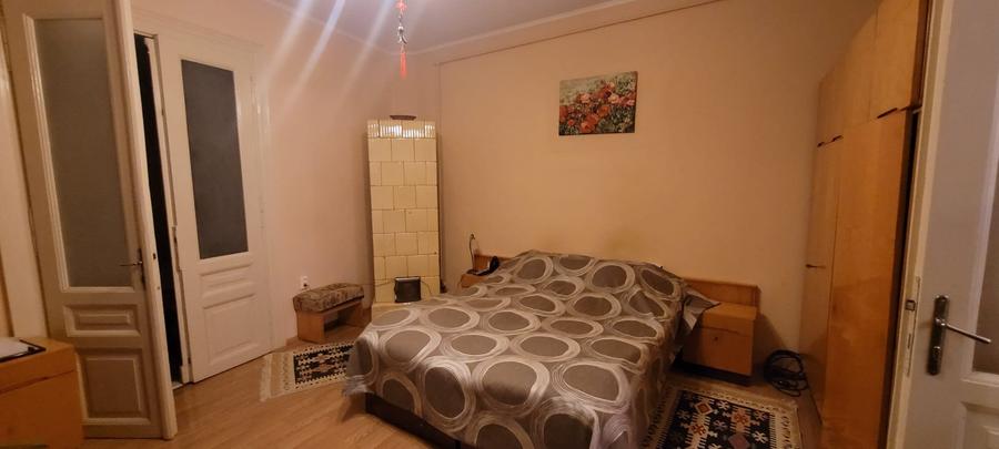 Casă individuală cu 4 camere cu Garaj în Schei
