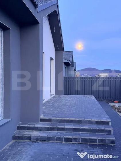 Casa de vanzare in Sanpetru teren 300 m2, suprafa? - 10