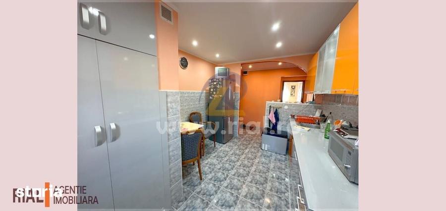 Apartament cu 3 camere decomandat în Vitrometan