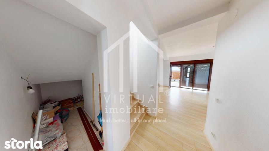 Casă cu 5 camere cu Teren 372 Mp în Roșia