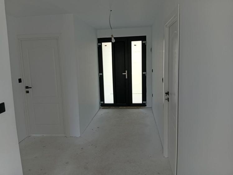 Casă cu 3 camere în Central