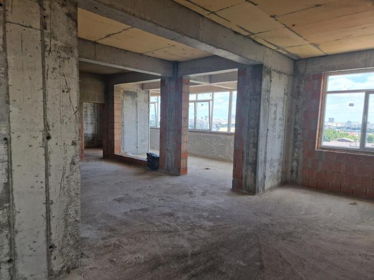 Apartament cu 5 camere decomandat în Parcul Carol