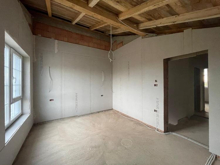 Duplex cu 4 camere cu Canalizare în Urseni