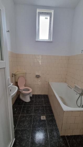 Casă individuală cu 7 camere cu Canalizare în Semicentral