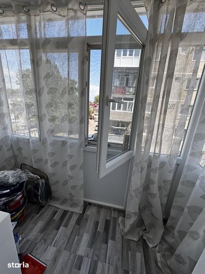 Apartament cu 3 camere semidecomandat în Boldești
