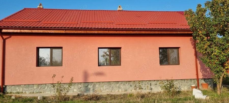 Casă cu 2 camere cu Teren 1000 Mp în Central