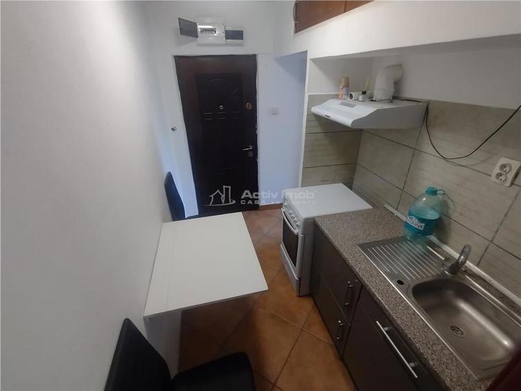 Apartament cu 2 camere nedecomandat, mobilat în Oravița