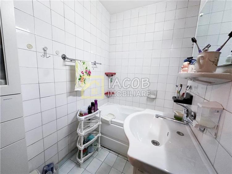 Apartament cu 4 camere decomandat în 9 Mai