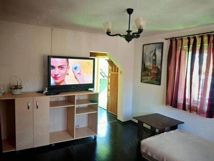 Casă cu 3 camere cu Teren 1600 Mp în Central