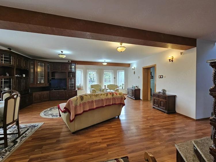 Casă cu Teren 1159 Mp în Zăvoi