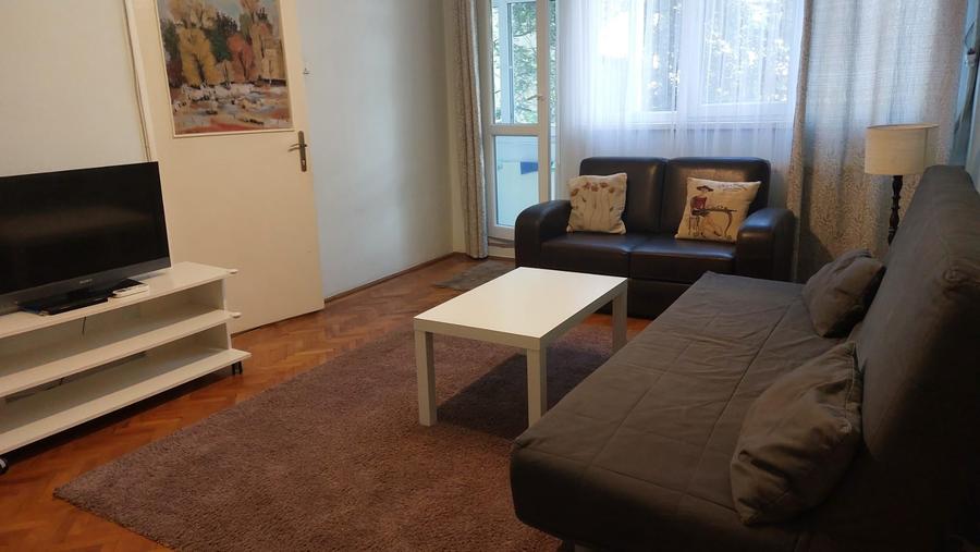 Apartament cu 2 camere semidecomandat în 1 Mai