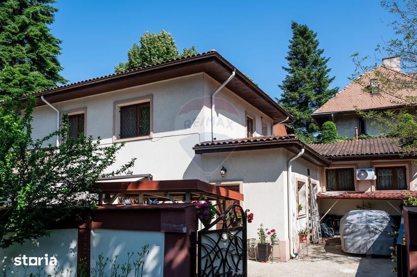 Casă cu 8 camere cu Teren 524 Mp în Aviatorilor