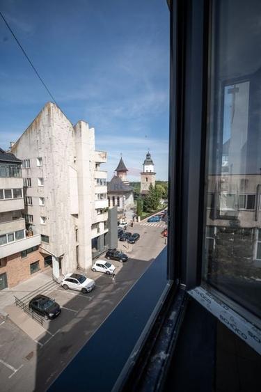 Apartament cu 4 camere de vânzare în zona Central - 6