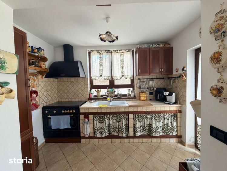 Casă cu 6 camere cu Teren 600 Mp în Bordei