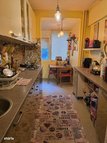 Apartament cu 3 camere semidecomandat în Basarabia