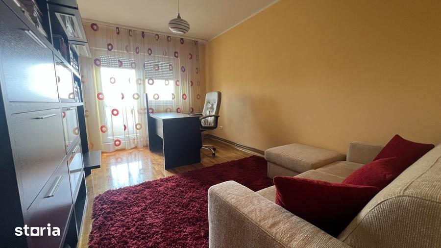 Apartament cu 3 camere decomandat în Intim