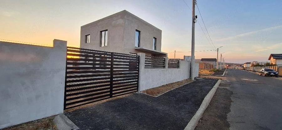 Casă cu 4 camere cu Teren 270 Mp în Periferie