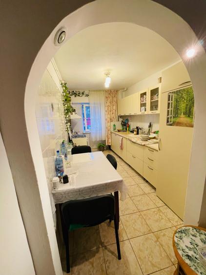 Apartament cu 3 camere decomandat în Central