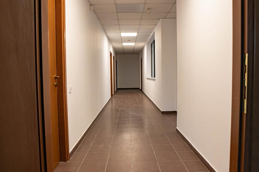 Birou, de 44 mp, în Central